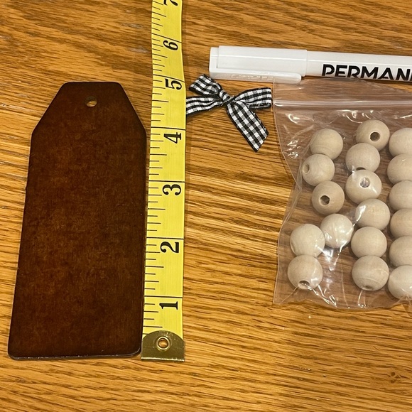 NEW Wooden Gift Tags with Accessories 🌺 - Picture 3 of 3